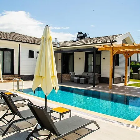 With Private Pool And Jacuzzi 2 *
