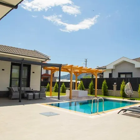 With Private Pool And Jacuzzi 2 *