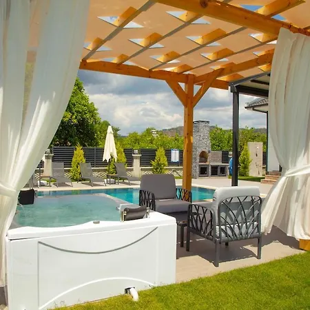Villa With Private Pool And Jacuzzi 2