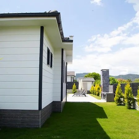 With Private Pool&jacuzzi 2