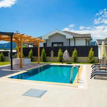 With Private Pool&jacuzzi 2 Villa Yesilyurt (Canakkale)