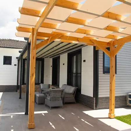 With Private Pool&jacuzzi 2 *