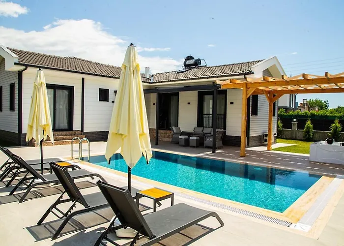 With Private Pool And Jacuzzi 2 *