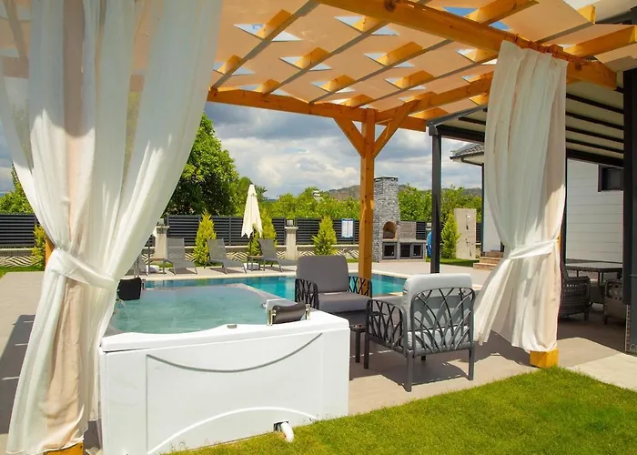 Villa With Private Pool And Jacuzzi 2