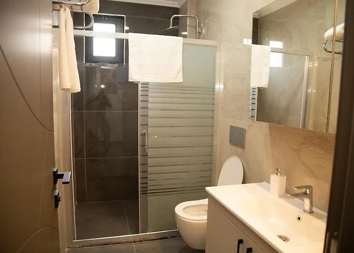 With Private Pool And Jacuzzi 2