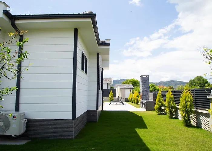 With Private Pool And Jacuzzi 2