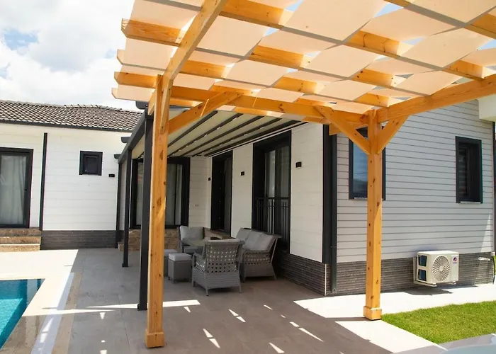 With Private Pool And Jacuzzi 2 *